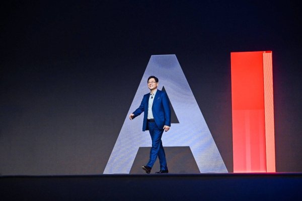 富途证券 联想发布多款超级智能体，端侧AI开启规模化落地